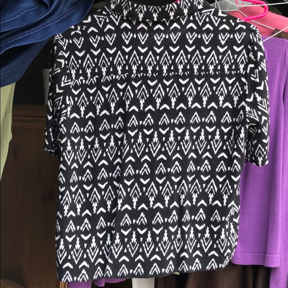 Button down patterned h&m top - Picture 2 of 2